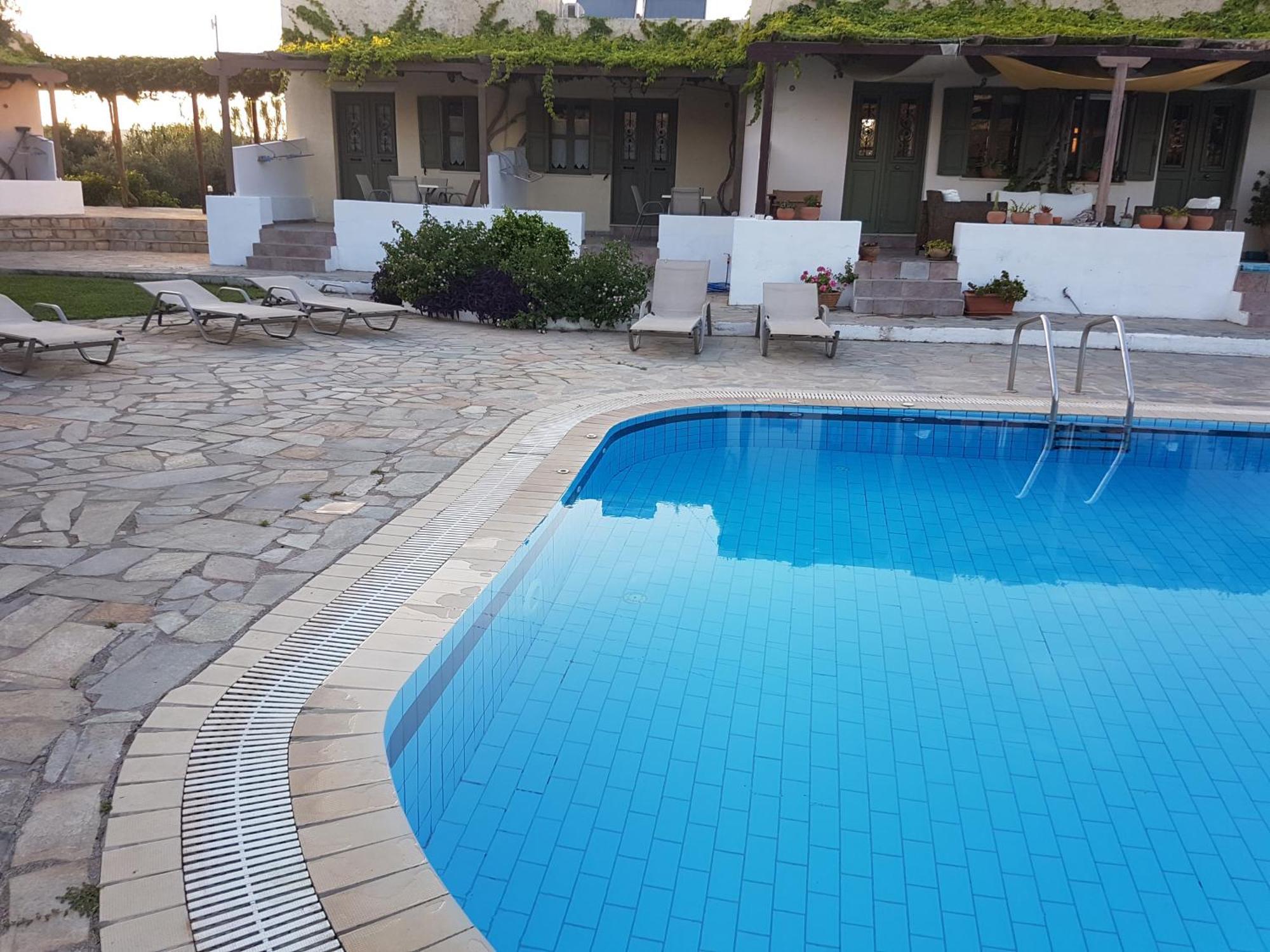 Aeolus Pool Apts ปาเลกาสตรอน ภายนอก รูปภาพ