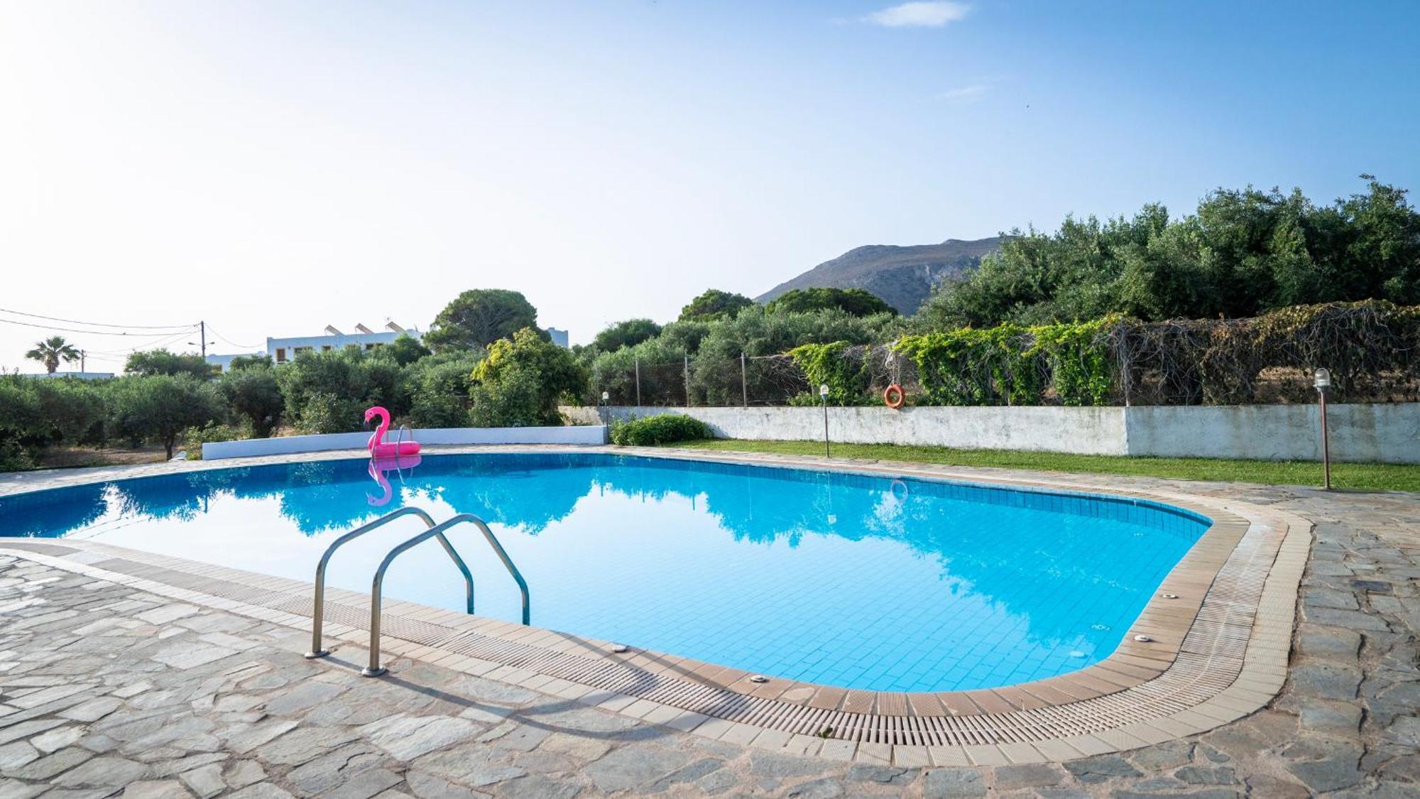 Aeolus Pool Apts ปาเลกาสตรอน ภายนอก รูปภาพ